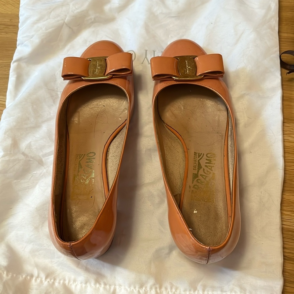 Salvatore ferragamo kitten pumps